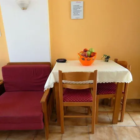Sea View Studio With Garden 7min To The Beach Appartamento Kalamata