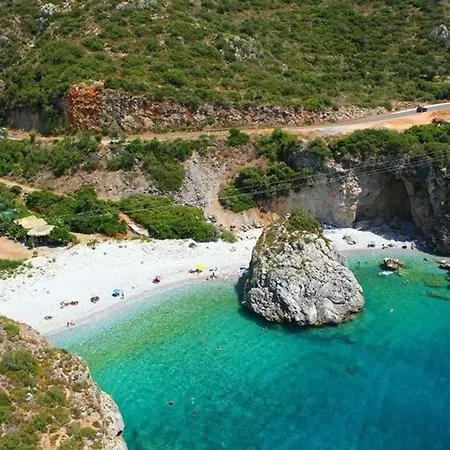 Sea View Studio With Garden 7min To The Beach Appartamento